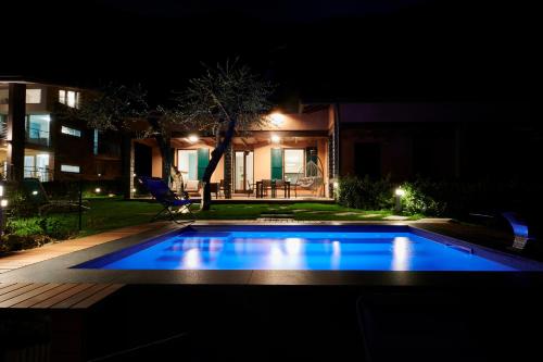 Villa Vittoria with private seasonal heated pool & shared sauna - Bellagio Village Residence