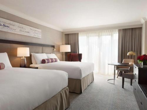 Fairmont with Two Queen Beds and Roll-In Shower - Hearing/Mobility Accessible