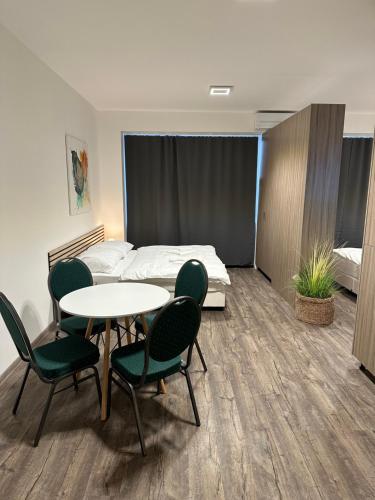 One-Bedroom Apartment with shared kitchen (4 Adults)