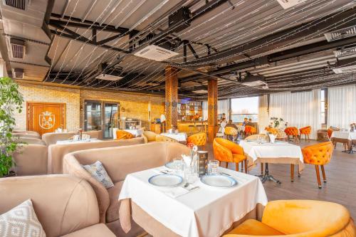 Restaurant, Praga Hotel in Tachkent