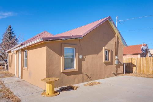 Del Norte Home about 50 Mi to Great Sand Dunes!