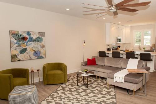 2418 Beach and Boujee in Edgewater, USA