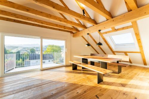 . Cosy 1-Bedroom Rooftop Apartment