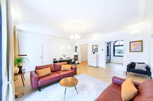 5 Sterne Ferienwohnung Schlossplatz - Sachsen Vogtland Erzgebirge 6 Personen 3 SZ Sauna Kamin in 奧爾巴赫