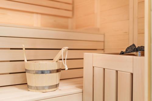 桑拿, 5 Sterne Ferienwohnung Schlossplatz - Sachsen Vogtland Erzgebirge 6 Personen 3 SZ Sauna Kamin in 奧爾巴赫