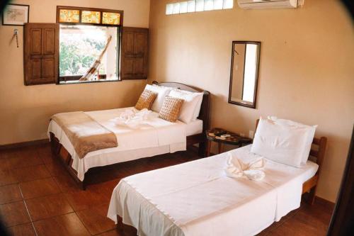 1 double bed, 2 twin beds