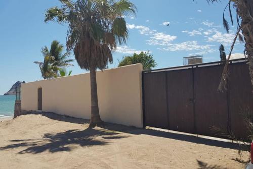 Casa grande en Bahia de Kino frente al mar in Bahía Kino