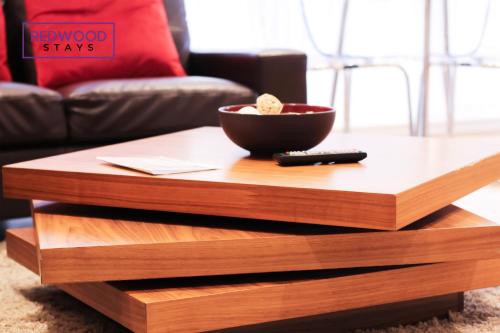 2 Bedroom 2 Bathroom Quality Serviced Accommodation Perfect for Contractors & Families FREE Parking & WiFi with 1 Double 2 Single Beds by Firoz Property Management - image 3