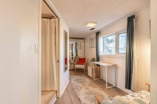 Yellowknife Downtown 50a ave Vacation Home