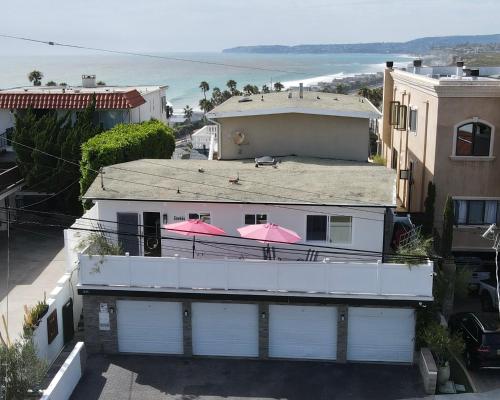 Spacious Ocean View Blufftop Compound