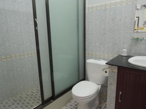 Bathroom, Sao Mai Hotel in Cai Be (Tien Giang)
