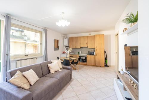  Desenzanino Lakeside - 1 min from the beach in Desenzano del Garda