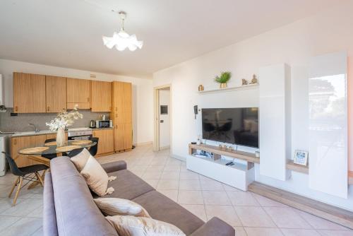  Desenzanino Lakeside - 1 min from the beach in Desenzano del Garda