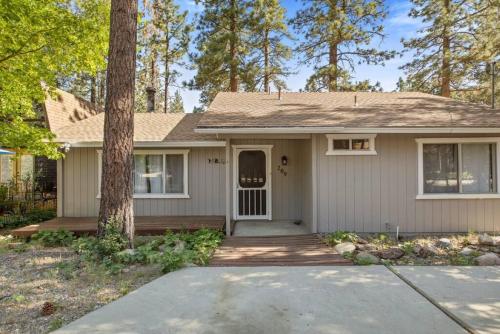 Chateau Oso Grande in Big Bear in Big Bear City, USA