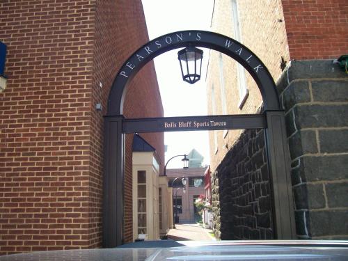 入口, 利斯堡殖民旅館 (Leesburg Colonial Inn) in 利斯堡