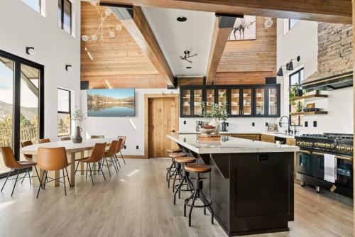 Steel Pine Lodge A Rustic Mountain Retreat Views in Baldwin Lake, USA