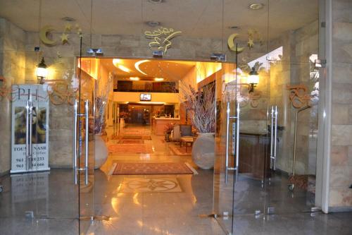Entrada, Platinum Hotel in Sour