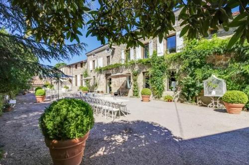 Exterior view, Manoir majestueux a Satillieu avec piscine privee in Satillieu