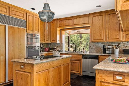 Ironwood Lake View Lodge in Big Bear Lake, USA