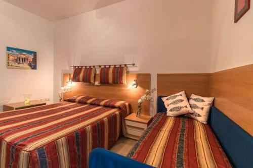 1 queen bed, 1 twin bed