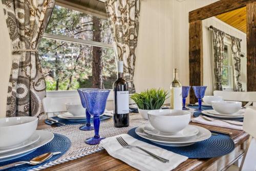Moonlight Ridge Cabin in Big Bear Lake, USA