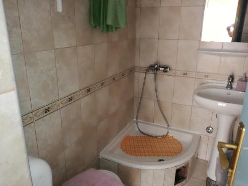 Double Room with Balcony image 9