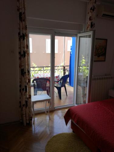 Double Room with Balcony image 2