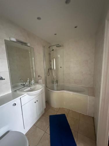 3 Luxury En-suite Bedrooms - image 12