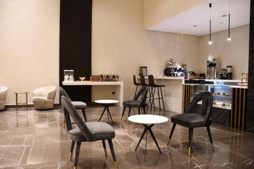 ผับ/เลาจน์, Grand Regis in อัช ชีฟา