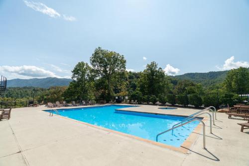 Azure Woods Grill Fireplace GameArea CommunityPool in Townsend, Vereinigte Staaten von Amerika