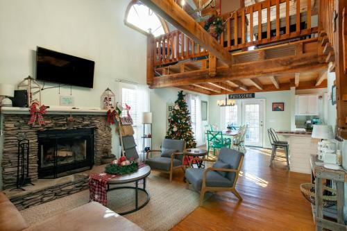 Azure Woods Grill Fireplace GameArea CommunityPool in Townsend, USA