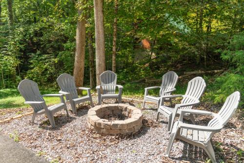 Azure Woods Grill Fireplace GameArea CommunityPool in Townsend, USA