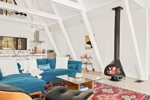 Lakefront Modern A Frame in Big Bear Lake, USA