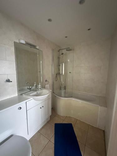 3 Luxury En-suite Bedrooms - image 5
