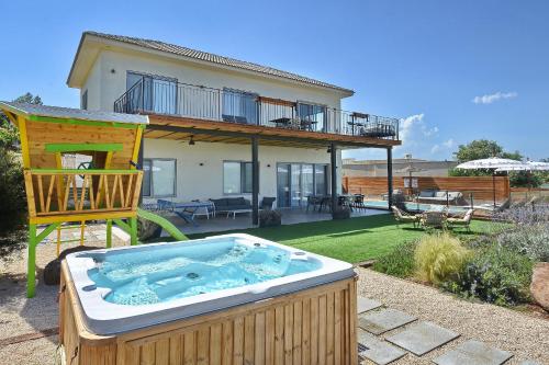 外部景觀, THE ALTA GALILEA - 2BRM WITH POOl/Amazing view/Gakuzi in 戈蘭高地