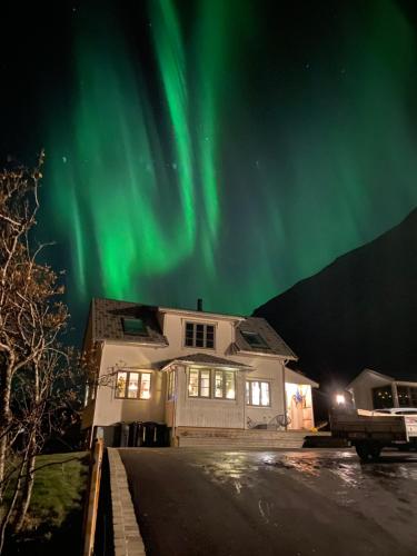 Dyr tillatt i vakkert hus med naturomgivelser i Lofoten - Sennesvik