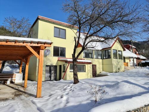 Celý apartmánový dom Donovaly-Hanesy so saunou (Cely apartmanovy dom Donovaly-Hanesy so saunou) in 比斯特里察