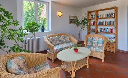 萊茵河谷景觀假日酒店 (Ferienhaus Rheintalblick) in 班德柏玲根