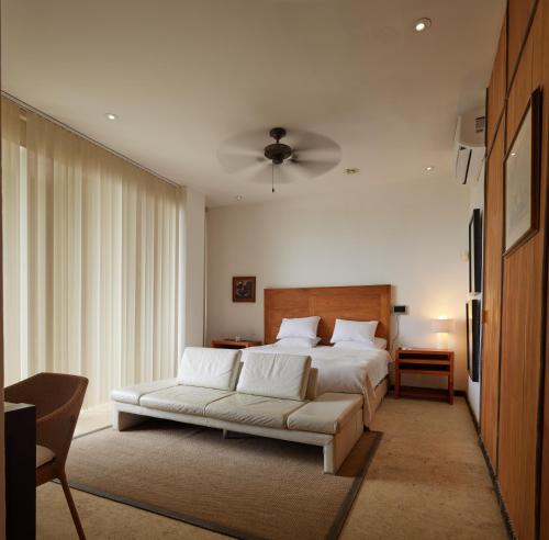 Lujosa Villa con Piscina Privada, Jacuzzi, Terraza, BBQ, AC muy Cerca de la Playa in 曼薩尼約