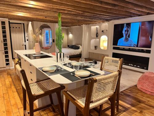 Appartement luxe Louvre Paris, Paris
