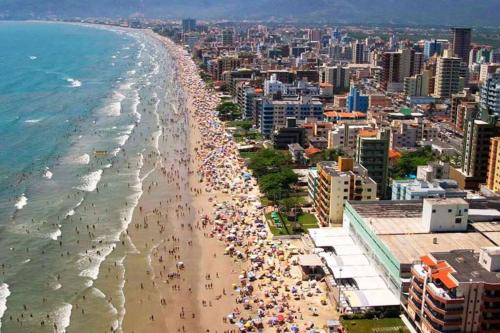 Ap 1 quadra da praia 120 m totalmente climatizado