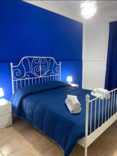 1 queen bed, 1 twin bed