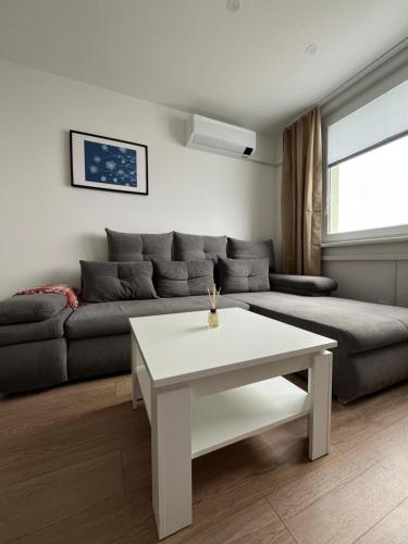 Elegant Escape apartment III - free parking, easy access to City Center, Братислава