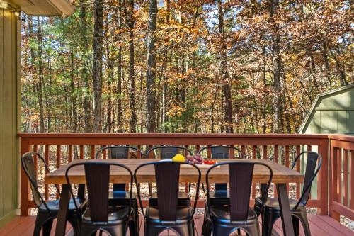 Emerald Cabin W/Hot tub, Firepit, Lake, Skiing