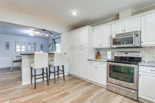 Pet-Friendly Bradenton Home Lanai with Heated Pool! in Bradenton, USA