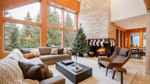 Summit Chalet | Luxury Townhome w/ Rare Ski Access, Hot Tub & Media Room in Whistler, Canada
