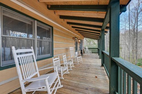 Rustic North Carolina Cabin with Fire Pit and Porch in Sylva, USA