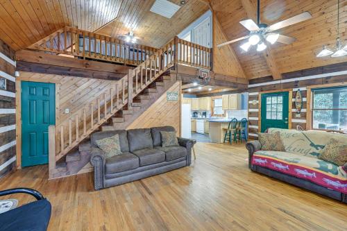 Rustic North Carolina Cabin with Fire Pit and Porch in Sylva, USA