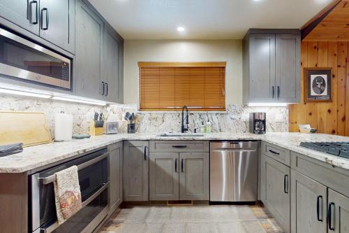 Cozy Tahoe Donner Retreat – Truckee, CA