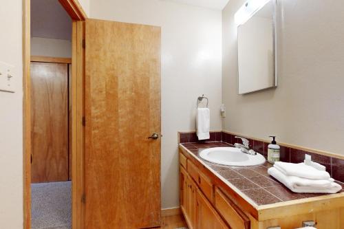 Cozy Tahoe Donner Retreat – Truckee, CA
